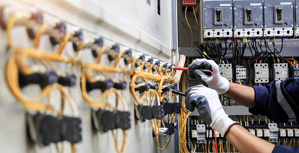 Professional Electrician technician working in Hollywood, FL